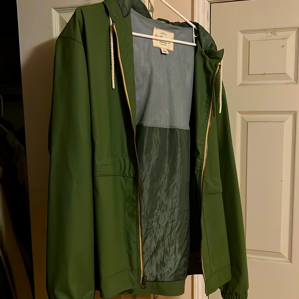 I’m selling this because it doesn’t fit my style anymore!